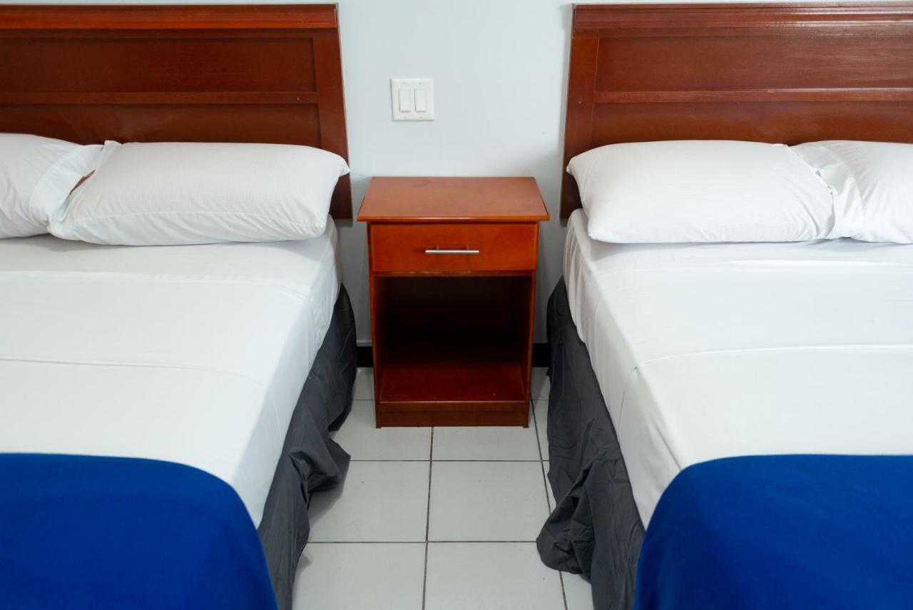 Status Hotel Georgetown Kültér fotó